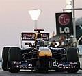 Der schnelle Red Bull in der Abendsonne der arabischen Wüste, wo auf dem Yas Marina Circuit in die Dunkelheit gefahren wird. Foto: L. Gorys/Auto-Reporter.NET 